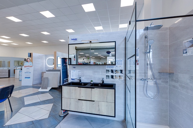 Douche avec meuble suspendu 