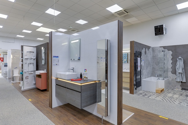 Meuble suspendu avec led et colonne de rangement